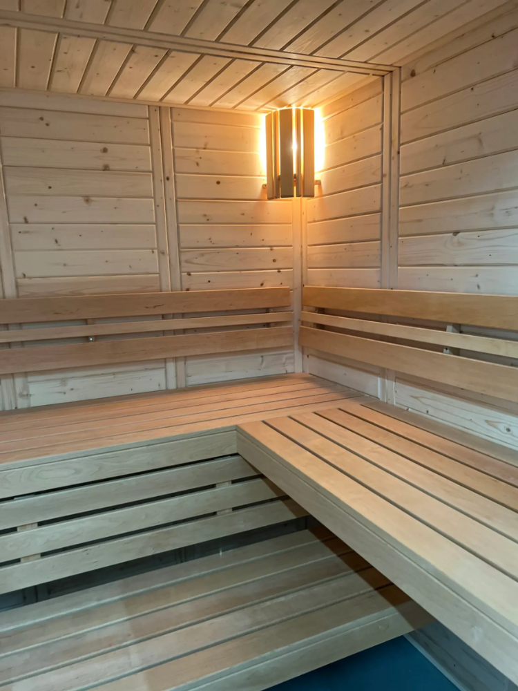 Sauna Deluxe Fichtensauna (rechts)